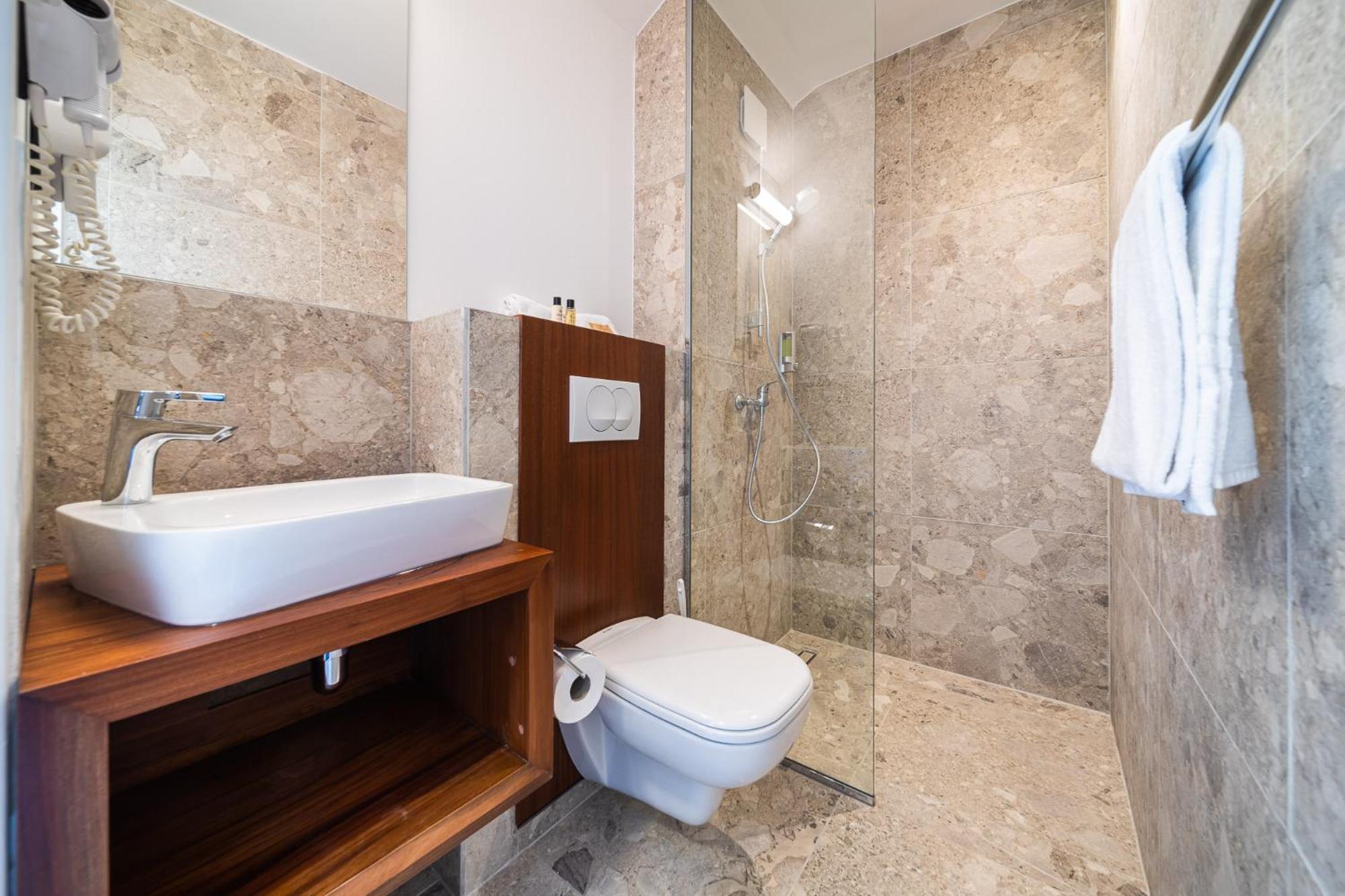 Residence Tropic Appart Hotel Saint-Gilles Les Bains Exterior photo